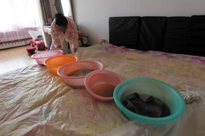 本溪楼上漏水，住户失联，小区没物管，业主维权难！律师来支招……
